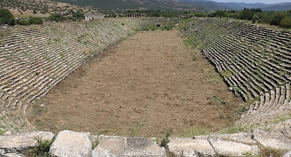 Antik stadyumda  kombine  izleri