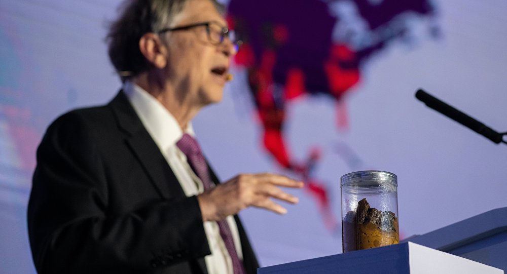 Bill Gates sahneye dışkı kavanozuyla çıktı!
