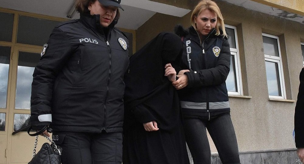 Atatürk Anıtı na saldıran kadın, akıl hastanesine yatırıldı