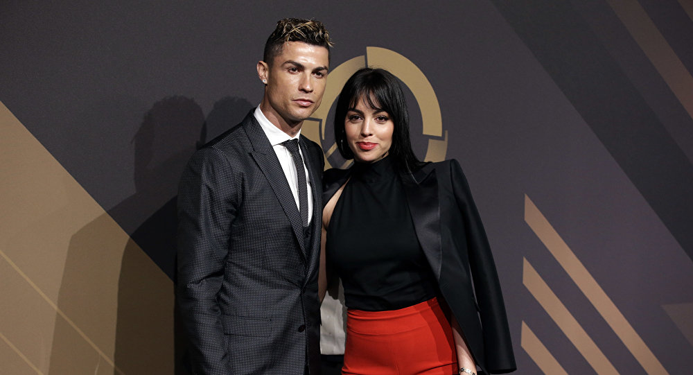  Cristiano Ronaldo ile Georgina Rodriguez nişanlandı 
