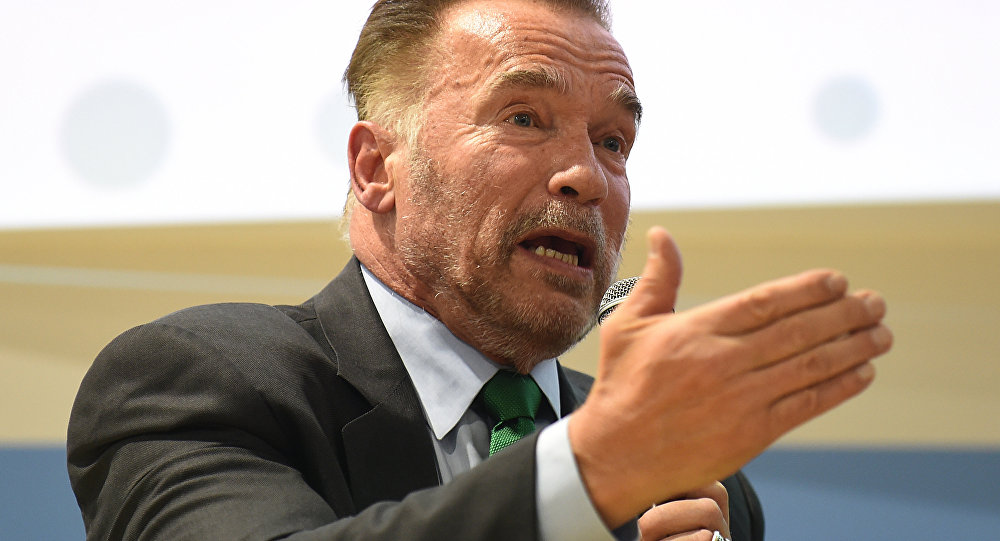 Schwarzenegger den Trump yorumu: Çatlak bir başkanımız var