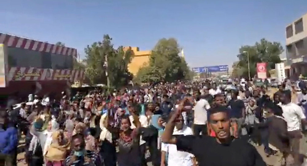 Sudan da El Beşir karşıtı gösteriler ikinci ayına girdi: En az 26 ölü