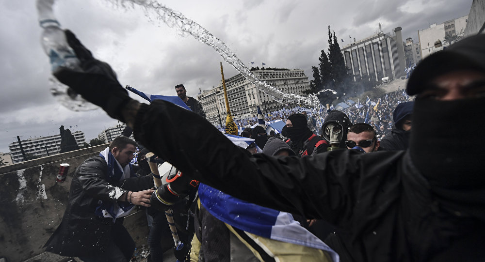 Yunanistan da olaylı Prespa protestosu
