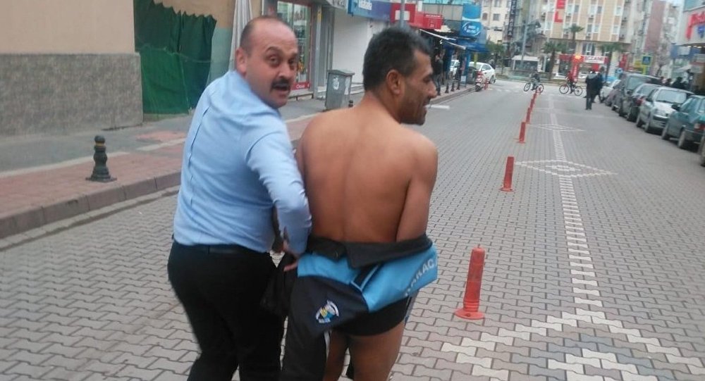 Bursa da bir adam sokakta çırılçıplak yürüdü