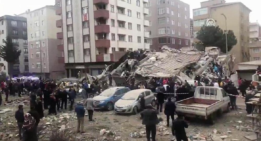 İstanbul da 6 katlı bina çöktü: 1 ölü
