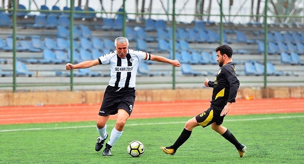 70 yaşında transfer olan Şerif Kunt, 75 dakika sahada kaldı