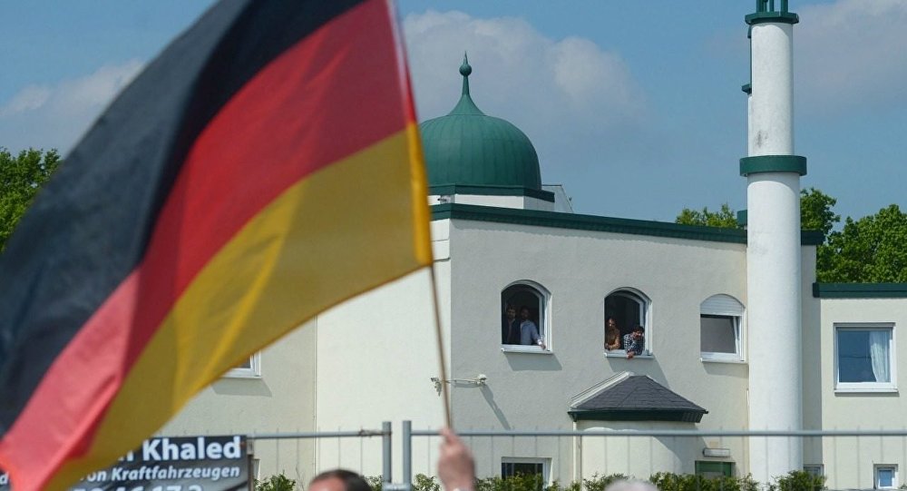 Almanya da camilere saldırı planında 12 gözaltı!