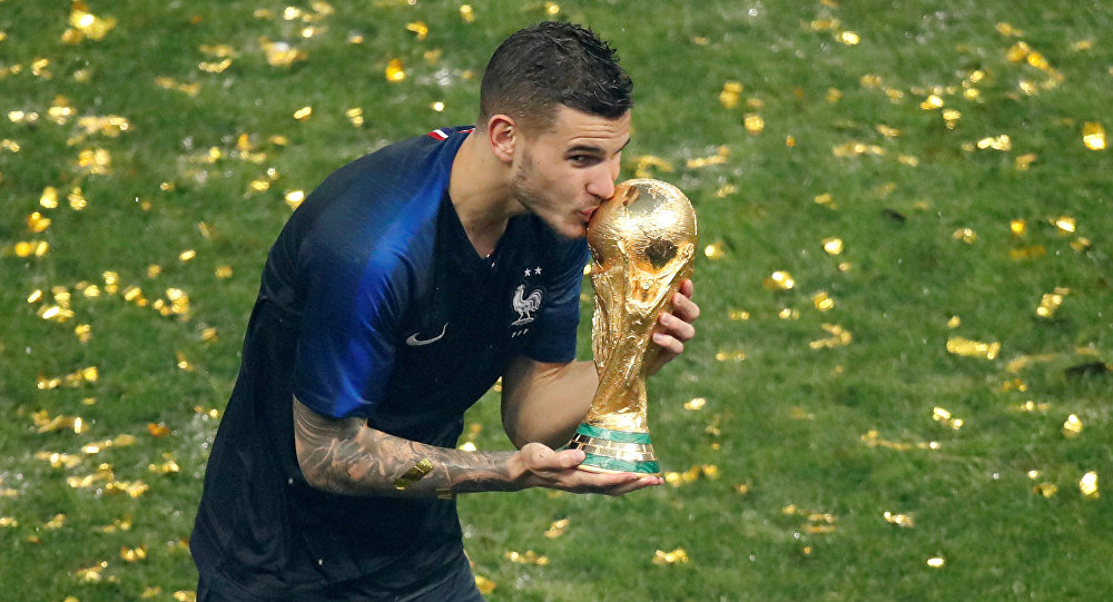 Bayern Münih rekor bonservisle Lucas Hernandez i transfer etti