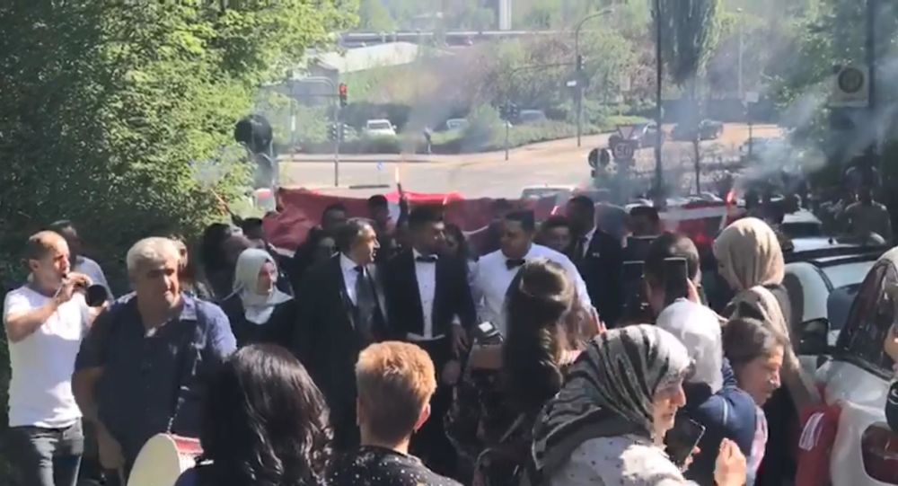 Almanya da Türk düğünü tepki çekti