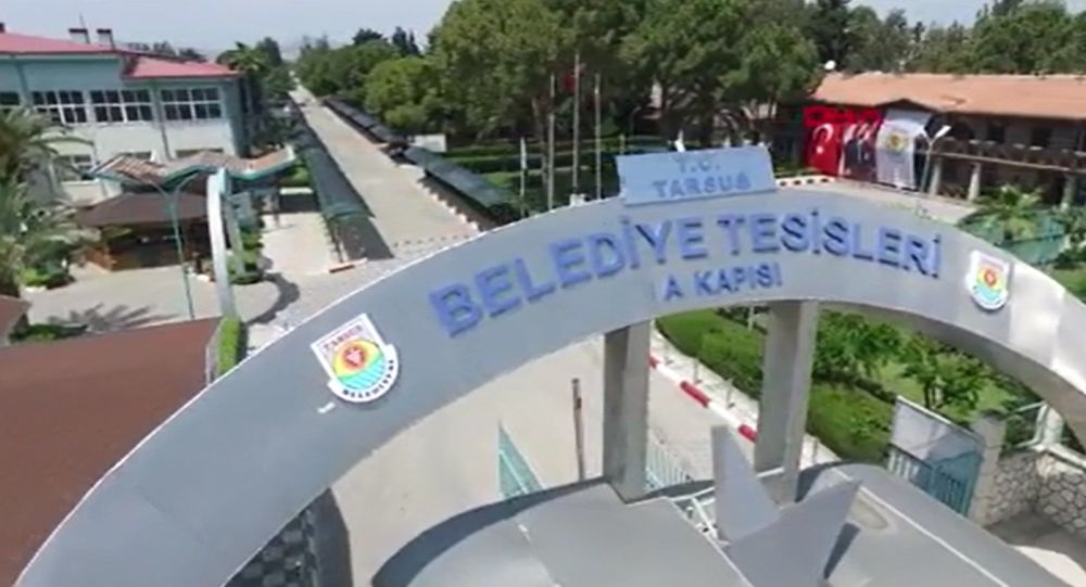 Mersin Tarsus Belediyesi tabelasına  T.C.  ibaresi eklendi