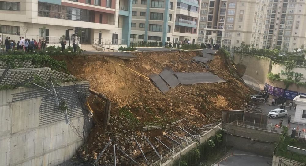 Başakşehir’de istinat duvarı çöktü: 1 ölü