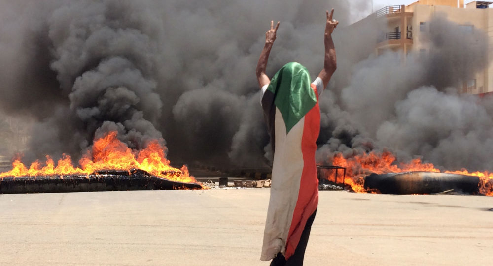 Sudan da muhalifler sivil itaatsizlik ve grevi askıya aldı