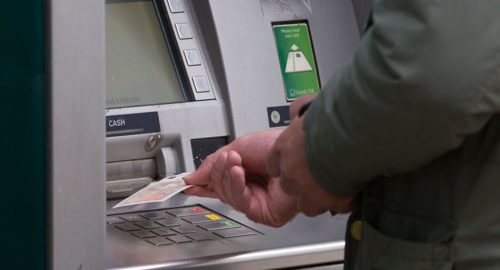İngiltere de bir ATM para saçtı