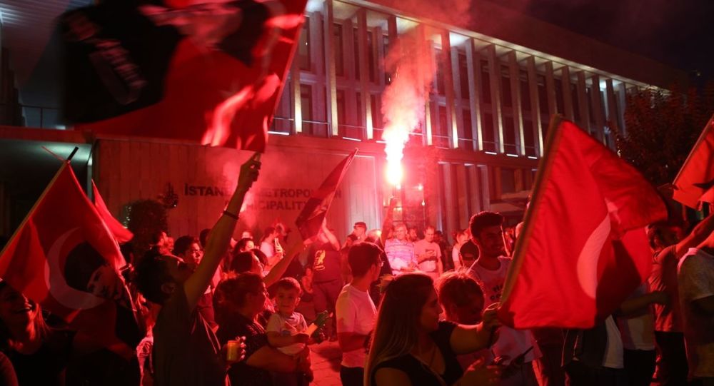 İstanbul da İBB seçimi kutlamaları