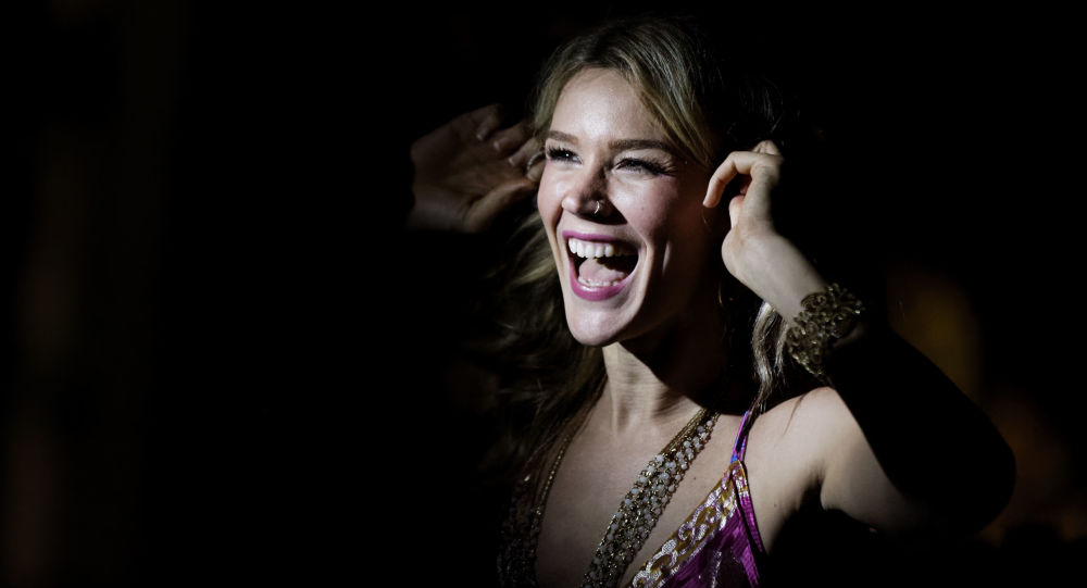 Joss Stone İstanbul da konser verdi