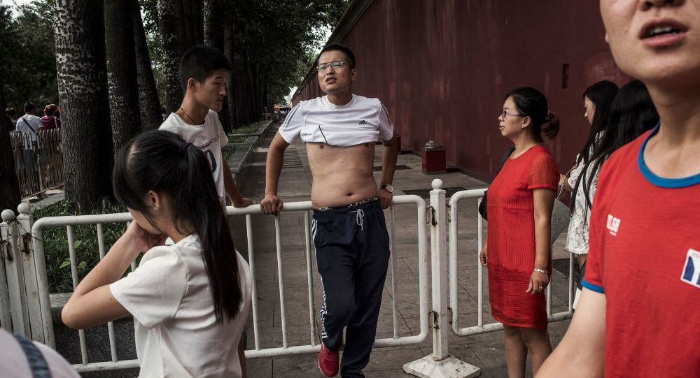 Çinli erkeklere  Pekin bikinisi  yasağı