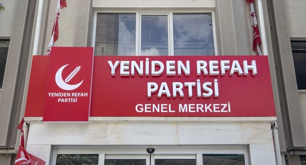 Yeniden Refah Partisi, tabelasını astı