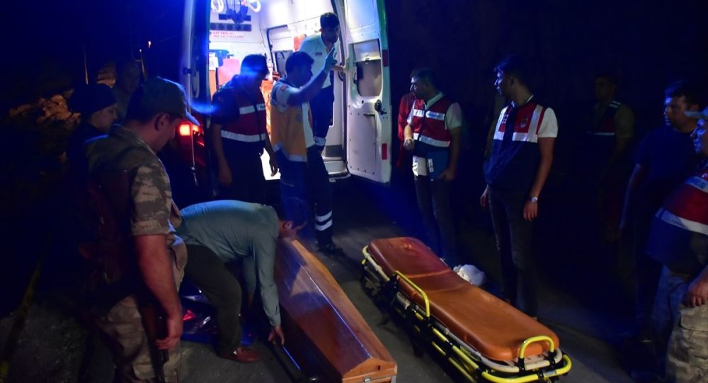 Kahramanmaraş ta araç nehre düştü: Anne ve iki çocuğu öldü