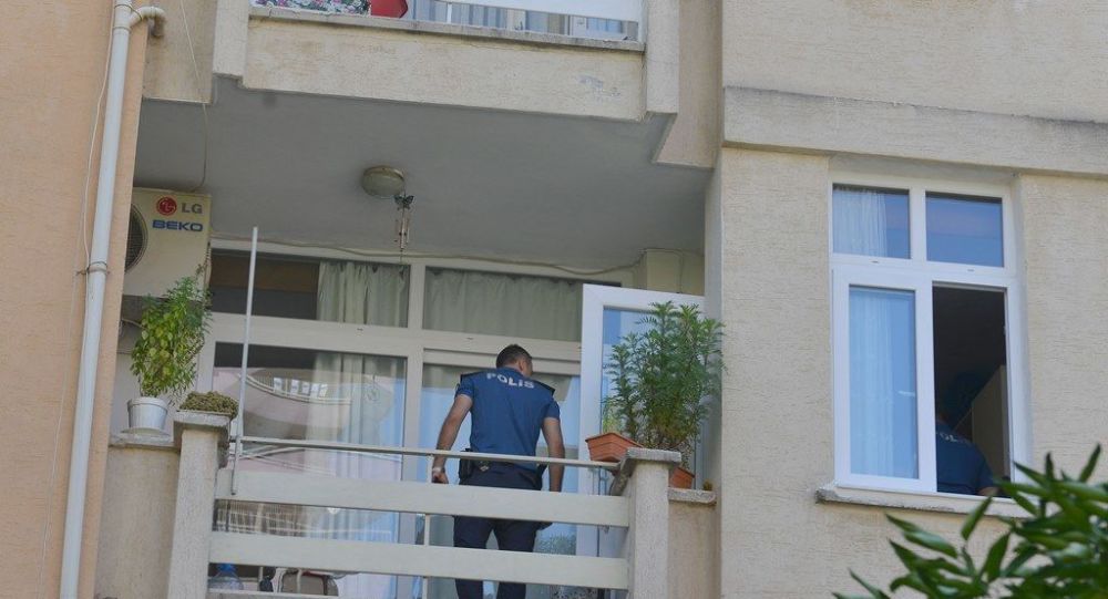 70 yaşındaki kadın, oğlu menemeni beğenmeyince balkondan atladı