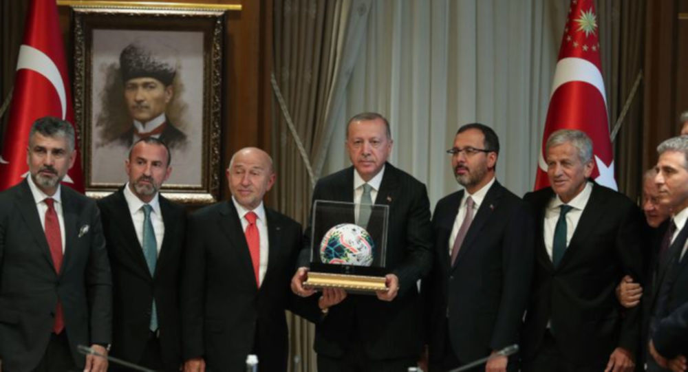 Cumhurbaşkanı Erdoğan, TFF Yönetim Kurulu ile görüştü