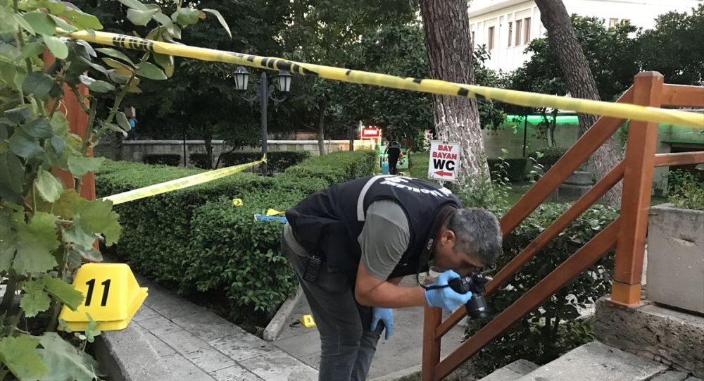 Ücret nedeniyle tartıştığı tuvalet görevlisini boğazından bıçakladı