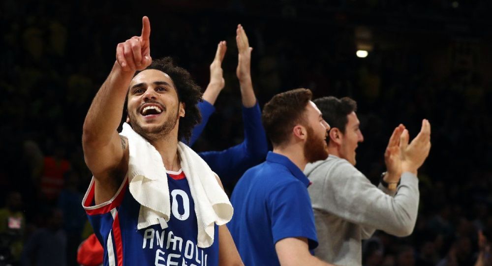 Shane Larkin, MVP ödülünü aldı