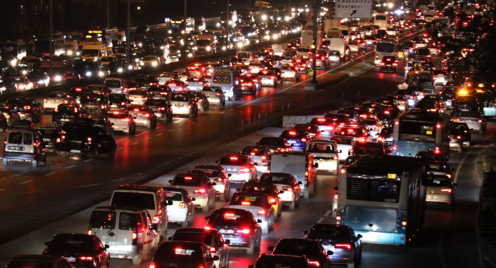 İstanbul’da yağış trafiği olumsuz etkiledi
