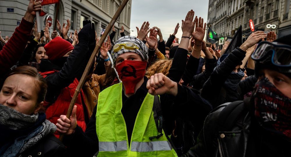 Fransa da emeklilik reformu karşıtı gösterilerde 11 gözaltı
