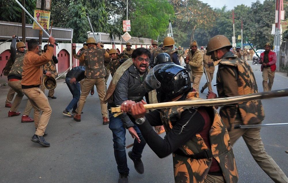 Hindistan’da protestolar: 8 ölü, binlerce gözaltı