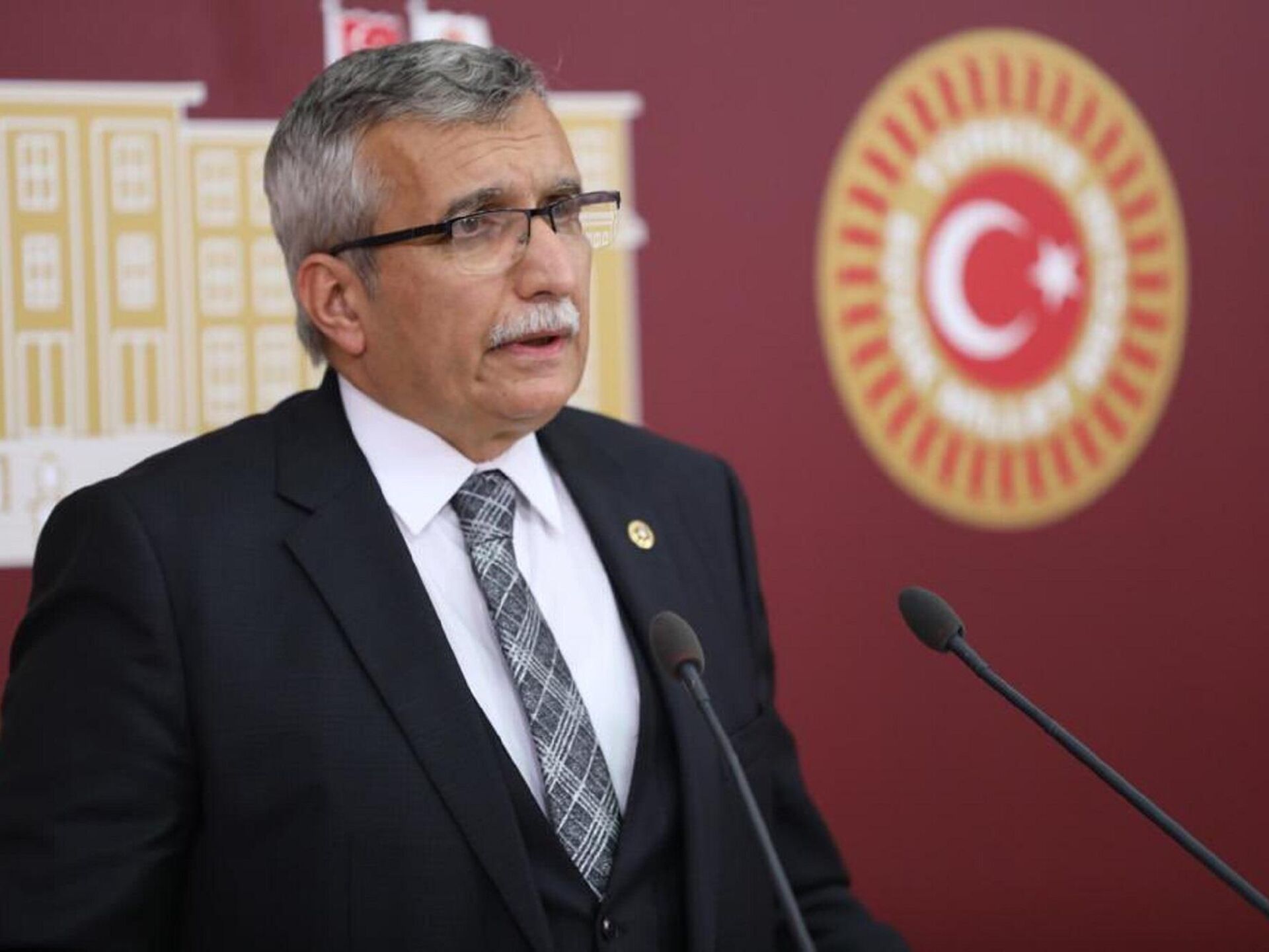 AK Partili Subaşı Beşiktaş tan istifa etti
