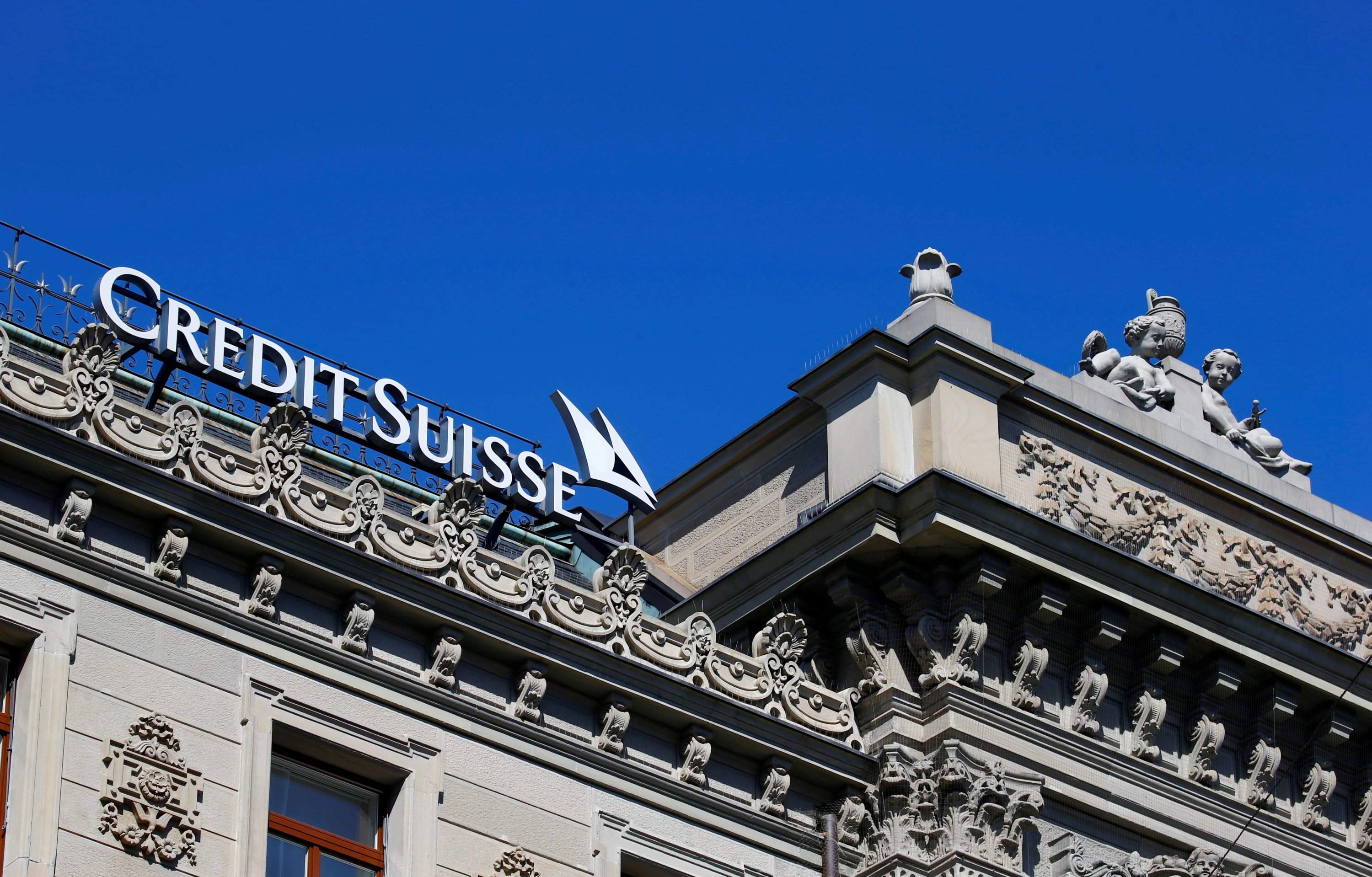 Credit Suisse, 3 bine yakın kişiyi işten çıkaracak