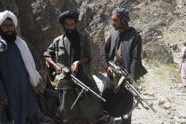 Afganistan da askeri üsse saldırı: 18 ölü