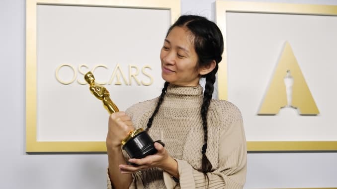  En İyi Yönetmen  ödülünü alan ilk Asyalı kadın oldu
