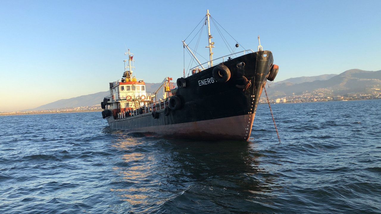 İzmit Körfezi ni kirleten gemiye 795 bin lira ceza