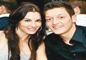 Mesut Özil Meleğinden Ayrıldı