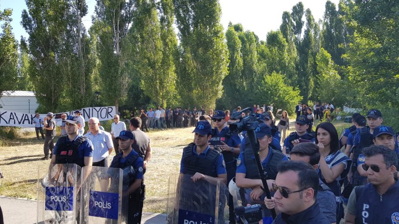 ODTÜ’de  ağaçların kesilmesi  istifası