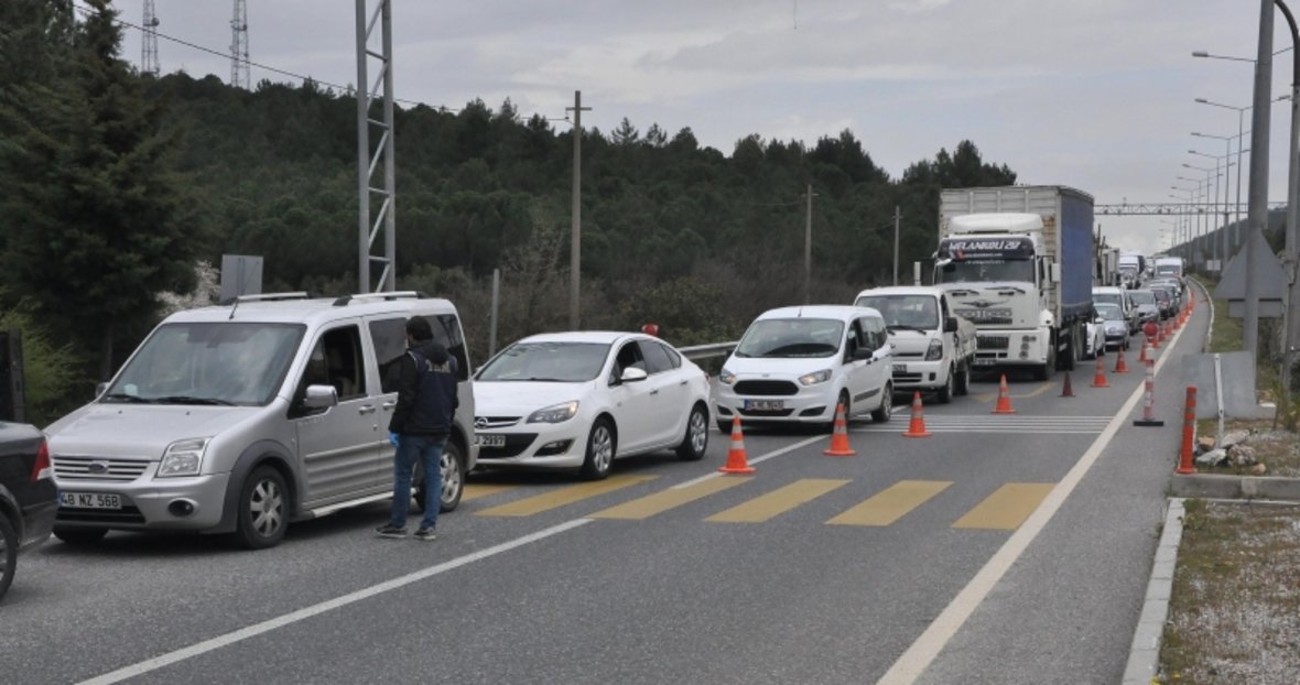 Ankara İstanbul yolunda kilometrelerce kuyruk!