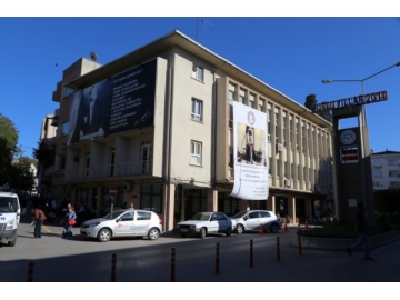 Kırklareli de belediye binasına yanıcı madde atan şüpheli yakalandı!