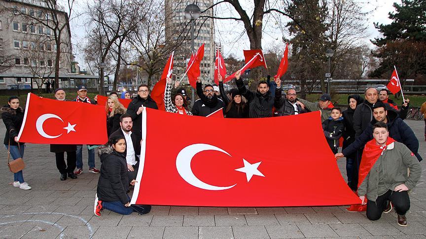 Almanya da terör protesto edildi!