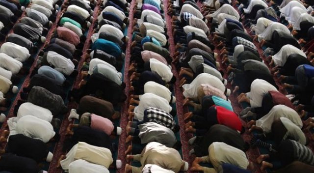 190 işçi namaz kılmak isteyince kovuldu