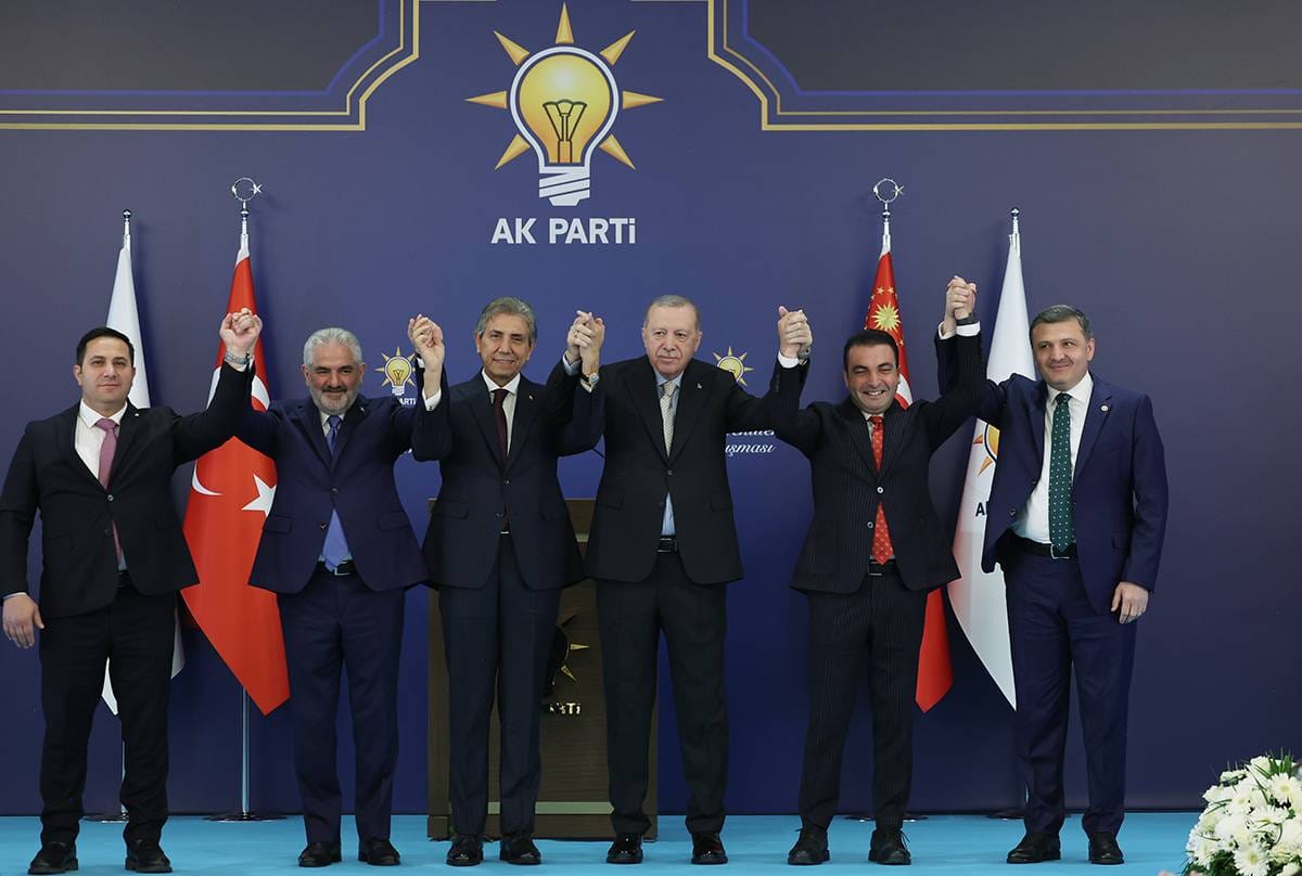 7 belediye başkanı AK Parti ye katıldı