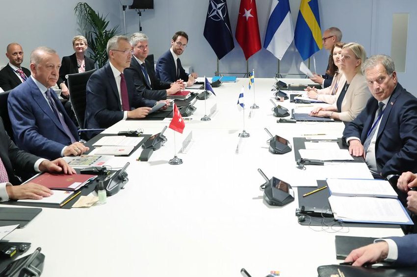 NATO zirvesi: Dörtlü görüşme sona erdi