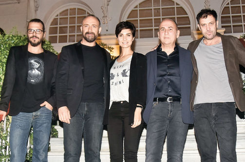 Tuba kamyon şoförü gibi yiyor!