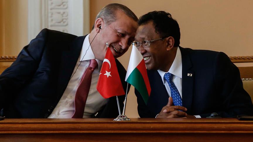 O ülke FETÖ okullarını devrediyor