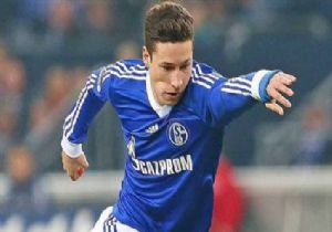 60 Milyonu Elinin Tersiyle İtti!