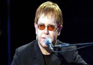 Elton John, Ölümden Döndü!