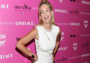 Sharon Stone Gençlere  Soyunun  Dedi!