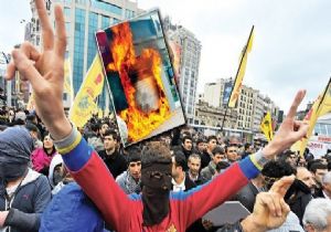 Kadınlar Tepkilerini Protestolara Katılarak Gösteriyor