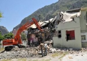 İsrail  Flistinliler in evlerini yıkıyor!