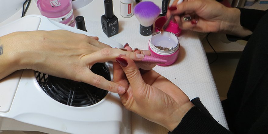 Birçok tırnak jelinde bulunan TPO yasaklandı